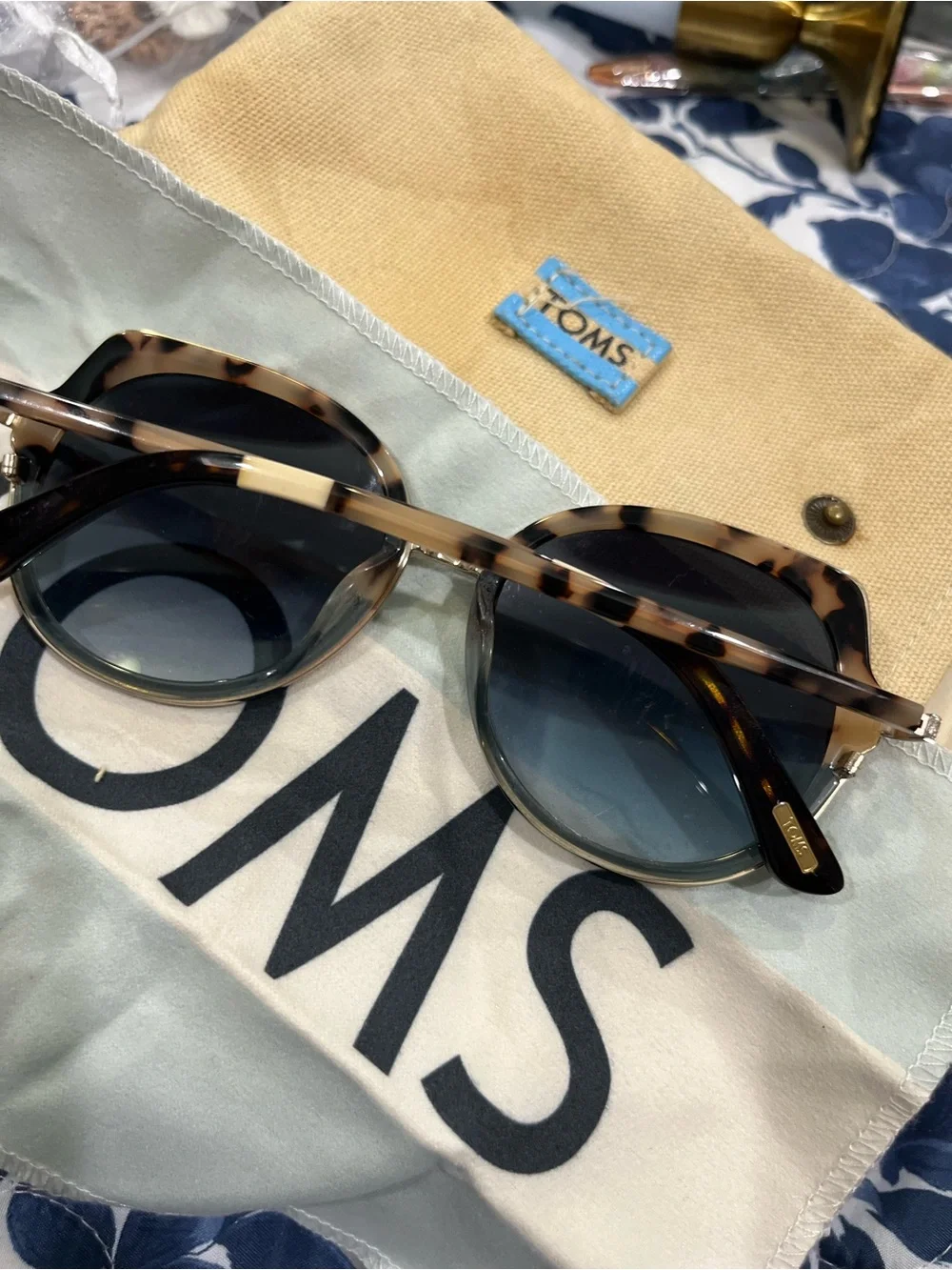 Toms Tortoiseshell Round Sunglasses with Blue Gradient Lenses